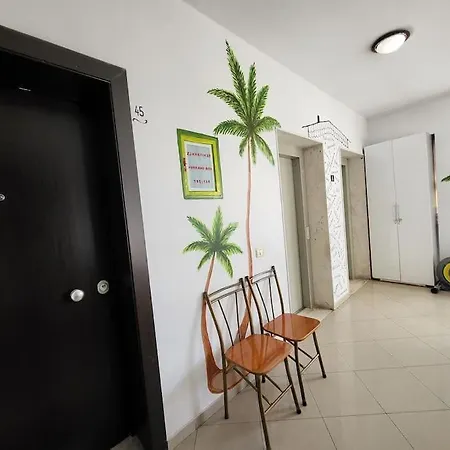 Isabel's Penthouse Overlooking The Apartment